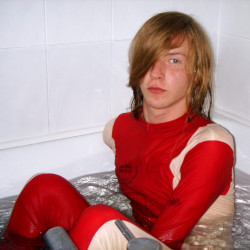 bath in clothes